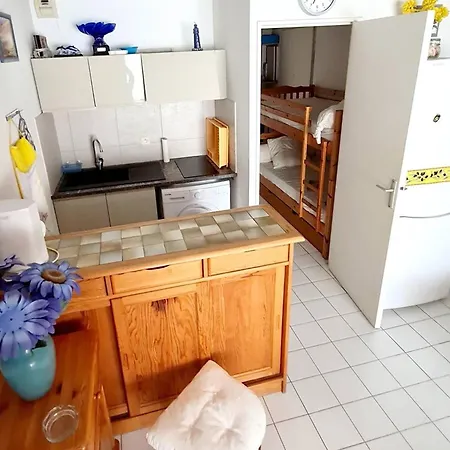 Apartment T2 Climatise Avec Piscine, Tennis Et Parking A 200 M Des Plages - Fr-1-316-96 *