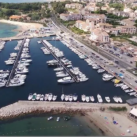 T2 Climatise Avec Piscine, Tennis Et Parking A 200 M Des Plages - Fr-1-316-96 * Six-Fours-les-Plages
