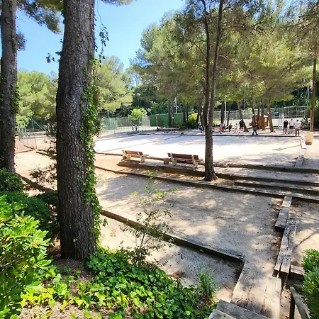 T2 Climatise Avec Piscine, Tennis Et Parking A 200 M Des Plages - Fr-1-316-96 * Six-Fours-les-Plages